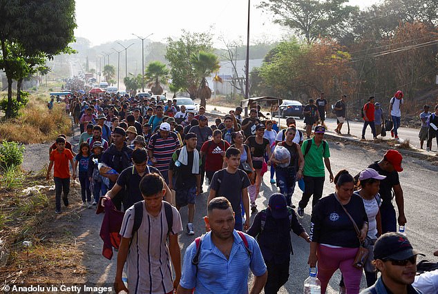 It is estimated that about 2,000 immigrants will head to the United States and will arrive in a few days.