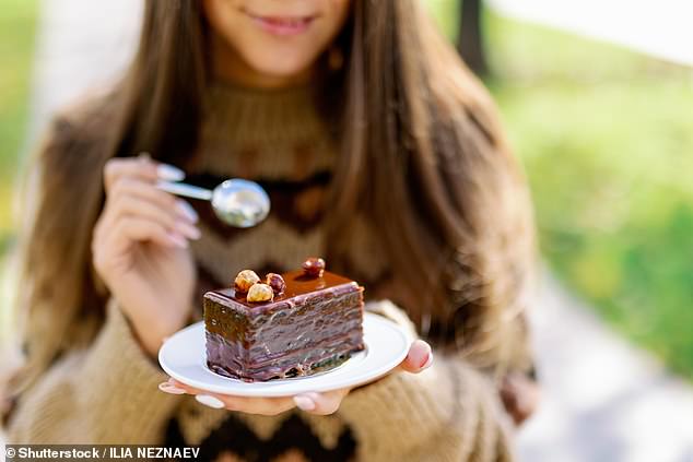 The results showed that more socially isolated women had higher levels of body fat, a worse diet, greater cravings, and more uncontrolled eating patterns.  Lonelier participants, according to the study, also reported having more symptoms of anxiety and depression.