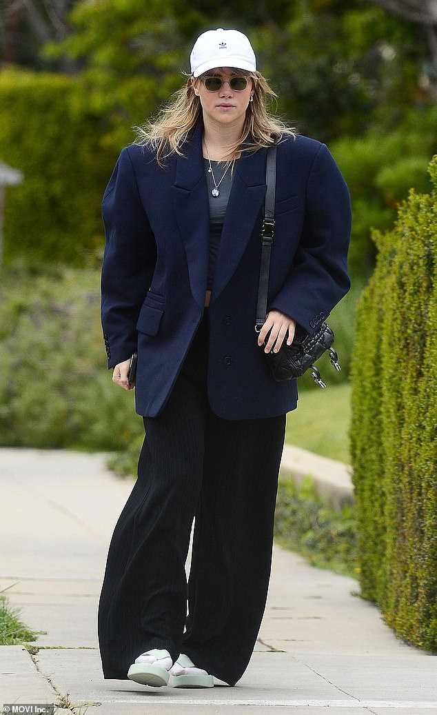 The 32-year-old entertainer covered her postpartum figure with a boxy, oversized navy blue blazer.