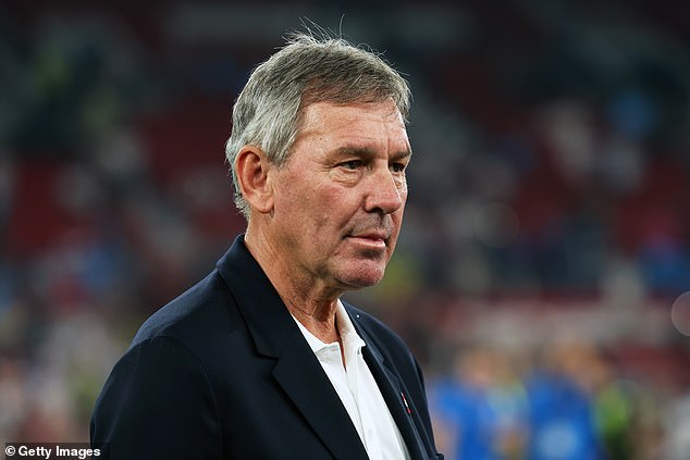 Bryan Robson participates in a project to educate players about possible financial difficulties