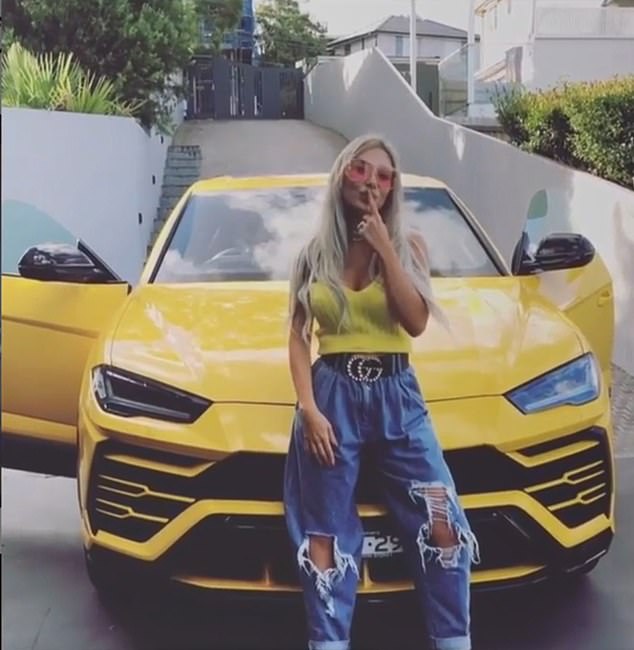 Nissy, Nassif's ex-wife, poses in front of the infamous yellow Lamborghini that the developer gave her in a TikTok that generated a thousand imitations and parodies.