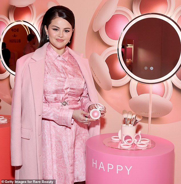 The 31-year-old singer looked stunning as she rocked an all-pink ensemble that consisted of a dress with a light floral print.