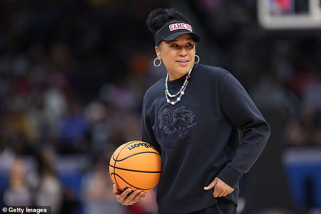Dawn Staley says Clark won't be a GOAT if he doesn't beat his South Carolina team on Sunday