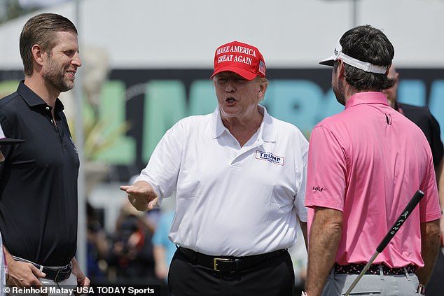 1712511168 581 Donald Trump greets the stars of LIV Golf at his