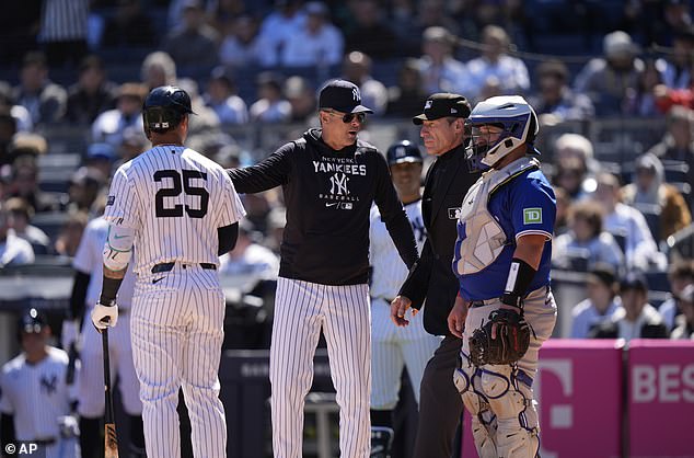 1712549523 985 Yankees fans anger umpire Angel Hernandez after missing strike three