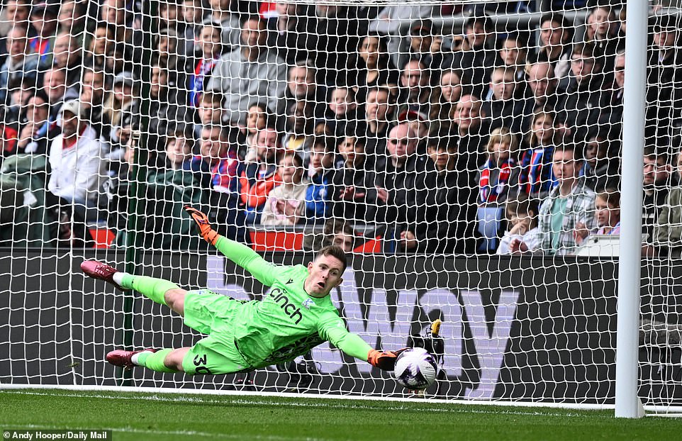Palace goalkeeper Dean Henderson jumped to his left to make a complete save to prevent Palace from sending another.