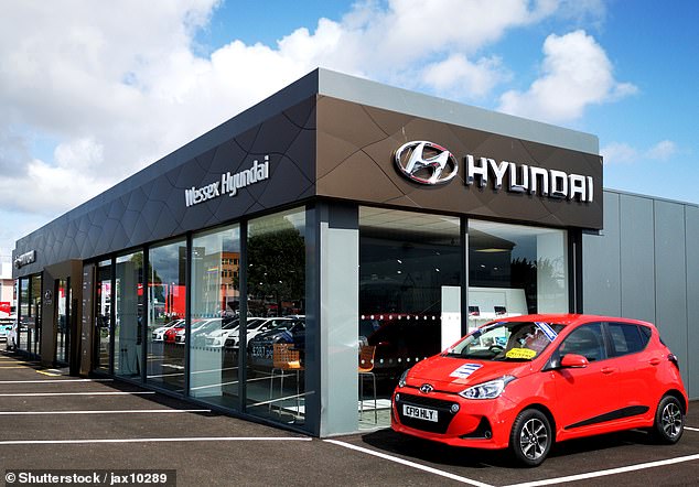 In second place is the Hyundai motor company, which accumulates a whopping 24,230 monthly searches around the world.
