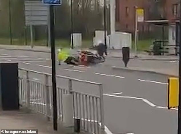 Chasing on his own motorcycle, the chase soon took an unexpected turn after the officer collided with the suspect, sending them both to the other side of the road.
