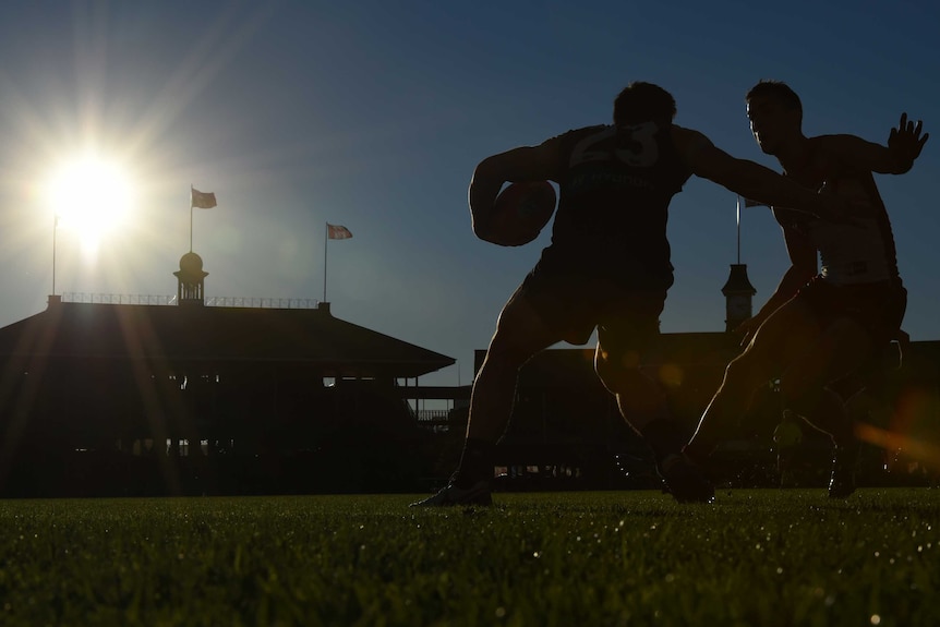 Carlton and Sydney Swans players compete at the SCG
