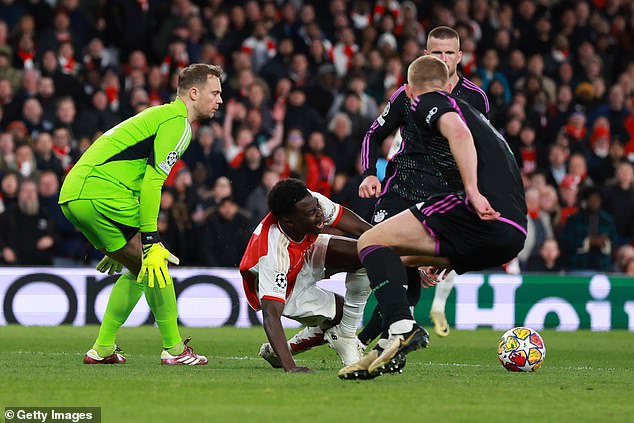 Bukayo Saka fell in the 93rd minute after touching Manuel Neuer with his right leg.