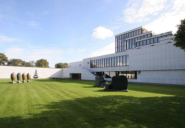 The Kunsten Museum of Modern Art in Aarlborg, northern Denmark, hosts Haaning's artwork as part of the 'Work it Out' installation.