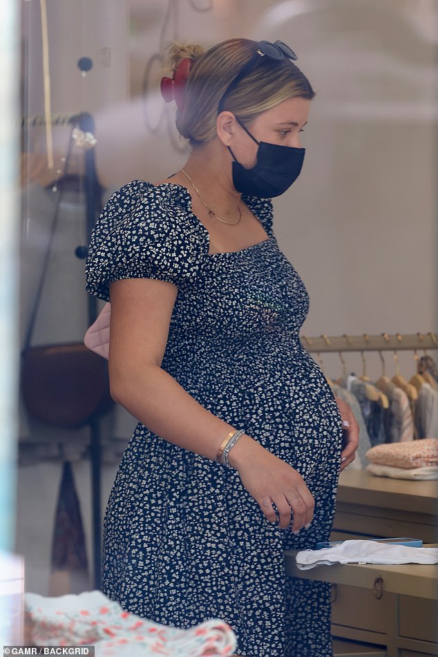 The 25-year-old model showed off her baby bump as her due date approaches.