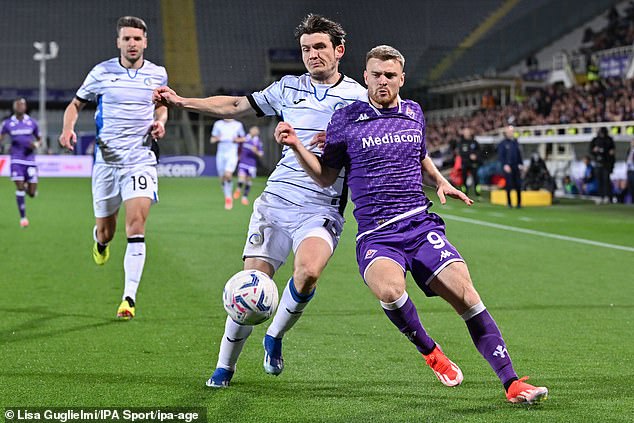 Maarten De Roon puts pressure on Fiorentina during the recent Coppa Italia tie
