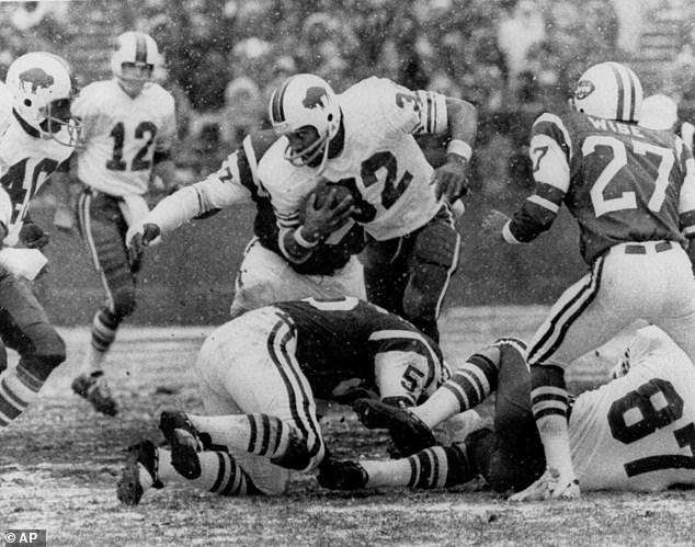 In this Dec. 16, 1973, file photo, OJ Simpson (32) of the Buffalo Bills runs against the New York Jets in the first quarter of an NFL football game at Shea Stadium in New York.