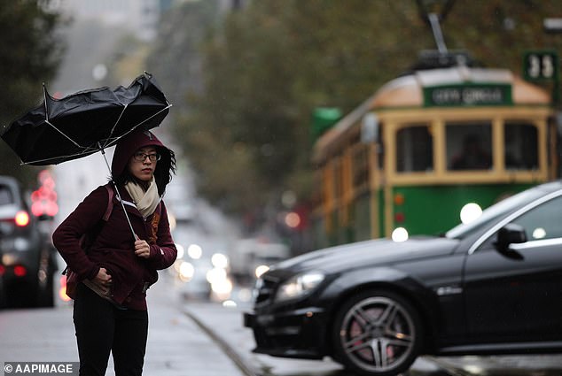 Melbourne is forecast to be gray on Friday with a chance of morning fog followed by rain in the southeastern suburbs.