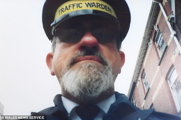 After working in the galleries, he became a traffic guard and finally retired in 2003.