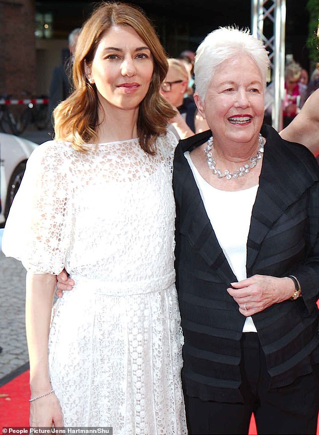 Eleanor directed several documentaries, often behind-the-scenes looks at her husband and daughter Sofia Coppola's films; In the photo with Sofía in 2017.