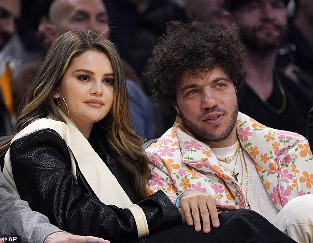 The couple enjoyed a Lakers game on the court in early January.