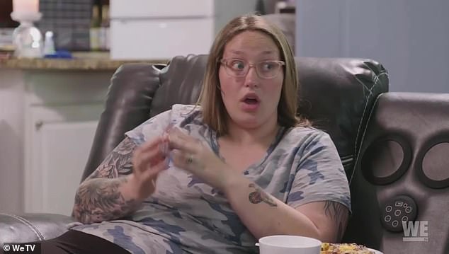 After revealing that $35,728 was missing from Alana's funds, the sisters confronted their mother and demanded that she return the money.  Pumpkin then criticizes her mother for avoiding the issue, but Mama June said that 