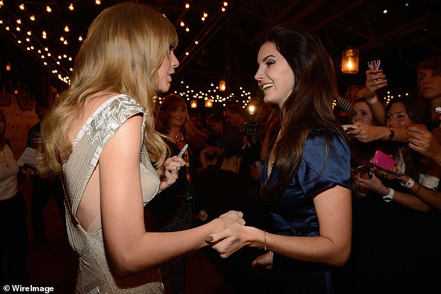 Taylor seemed thrilled to meet the Blue Jeans singer in person for the first time.