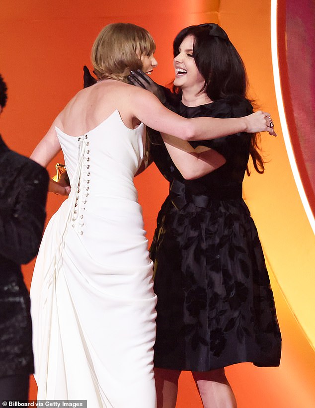 Taylor dragged Lana on stage with her when she received Album of the Year for Midnights.