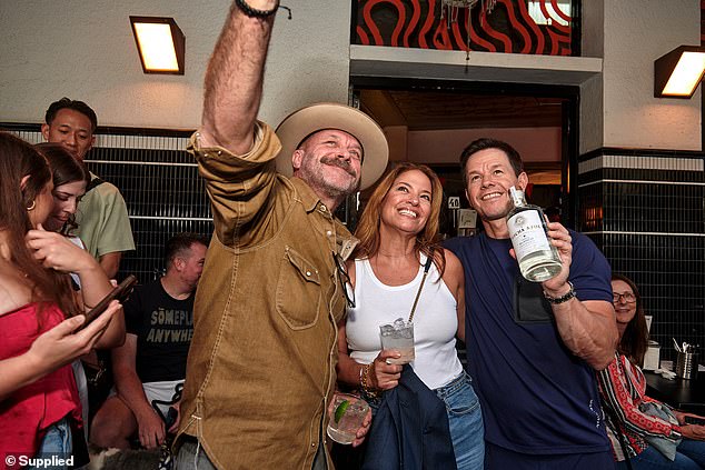 Dozens of pub-goers could be seen posing for selfies with the Instant Family actor.