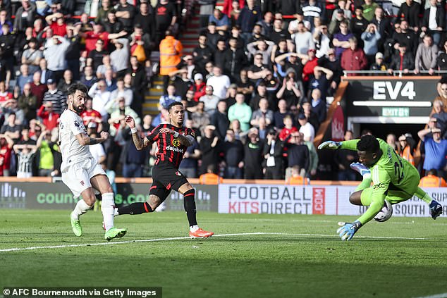 Justin Kluivert took advantage of gaps in Man United's defense to put the Cherries up 2-1