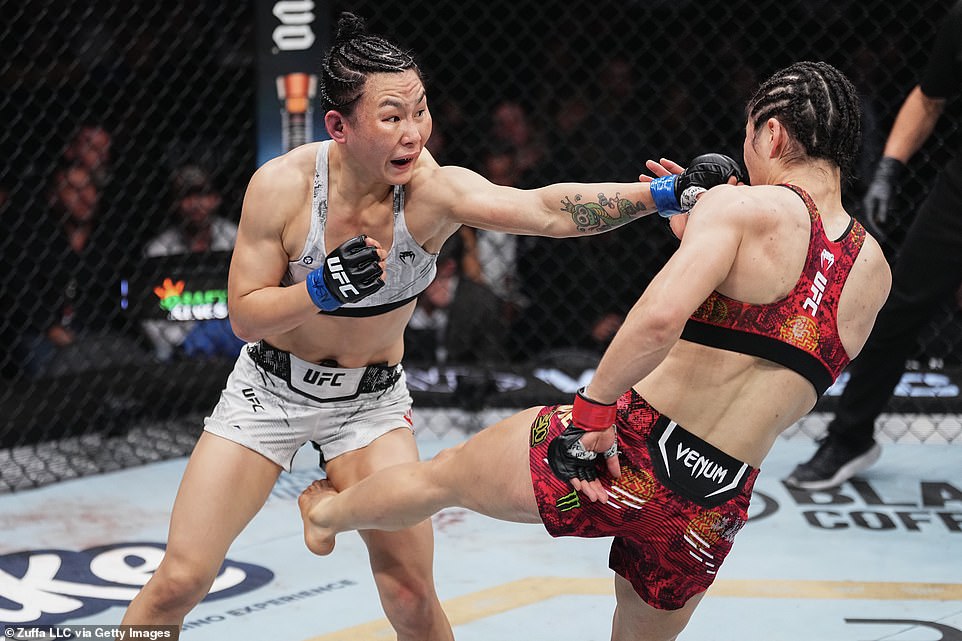 An exhausted Zhang was forced to rely on her fight at all times, but was able to watch the fight and defend her title.