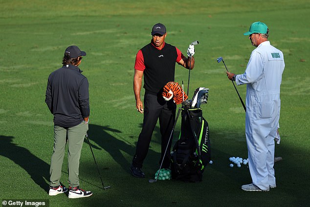 Tiger Woods talks with his son Charlie and caddy Lance Bennett before the final round