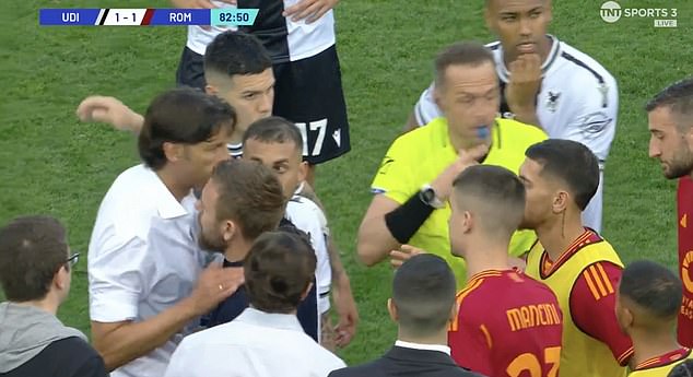 After the decision was confirmed, De Rossi hugged his Udinese counterpart, Gabriele Cioffi.