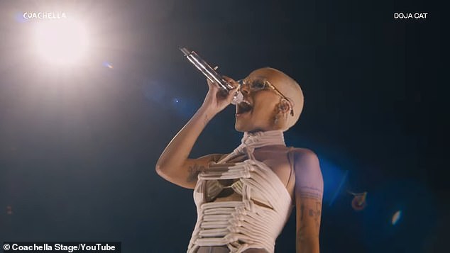 The singer took off her wig during part of her performance.