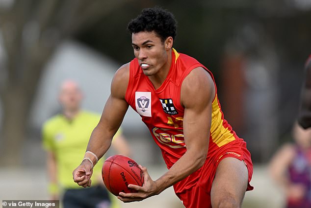 Murtagh was a promising Aussie Rules player and was signed by the Gold Coast Suns, but failed to break into the first grade team.