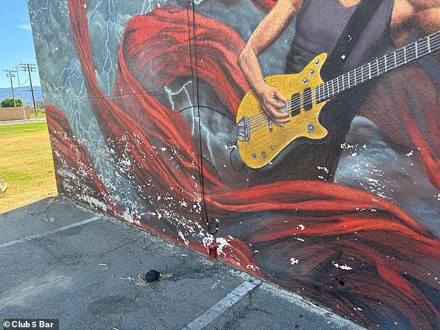 Randy issued a press release Monday accusing Kendall's company of leaving his recently installed AC/DC mural scratched and peeling, and making no attempt to restore it.