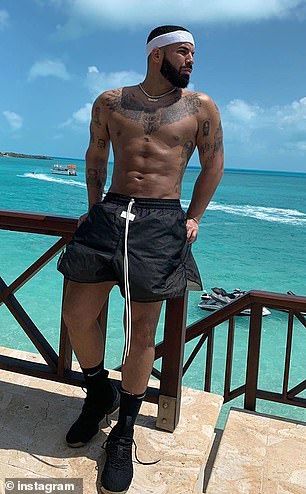 Drake shared this image in 2019, prompting comments suggesting he had undergone liposuction.