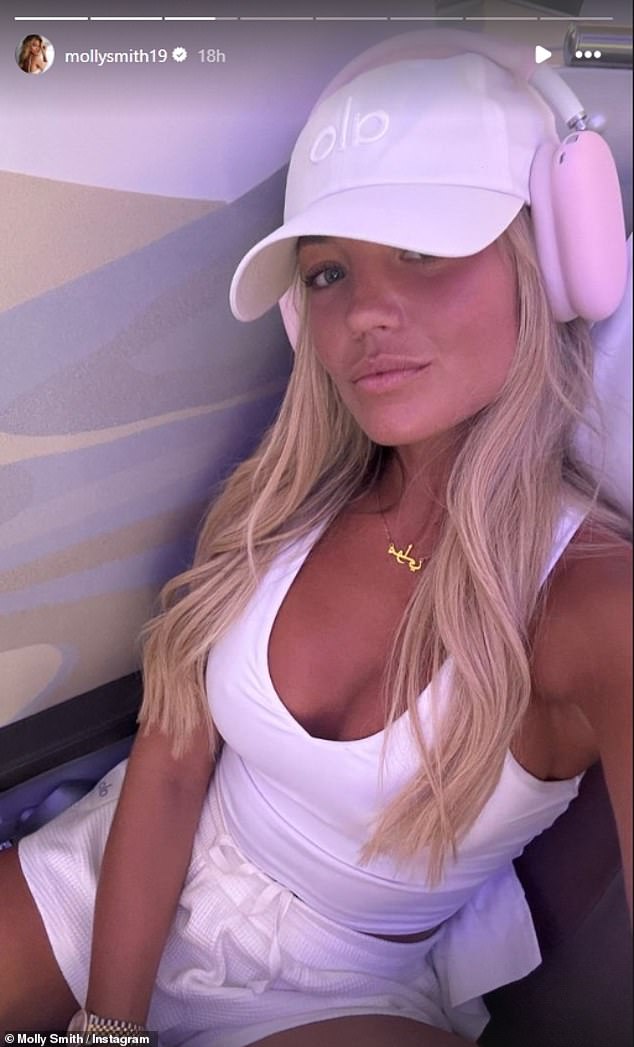 She posed for a stunning selfie while relaxing in first class on the flight while wearing a white crop top and matching shorts.