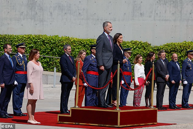 The royal couple was honored with an impressive farewell ceremony at the Adolfo Suárez Madrid-Barajas airport