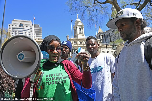 1713339752 750 More than 1000 African immigrants arrive at New York City