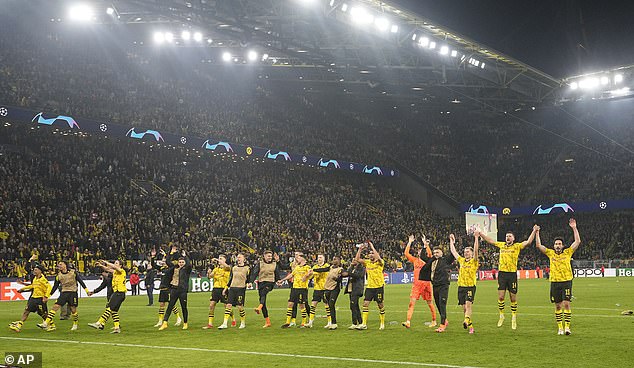 After the victory, the Dortmund team celebrated with the fans inside the Signal Iduna Park