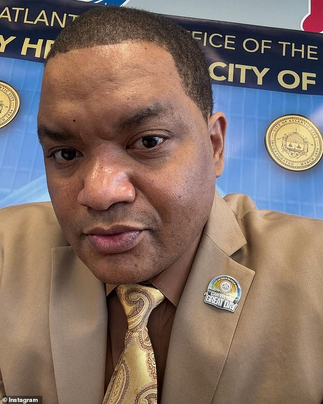 After being accused of endangering the welfare of his daughter, Smalls took to social media to share a close-up selfie, with several hashtags including #unbothered and #2sides.