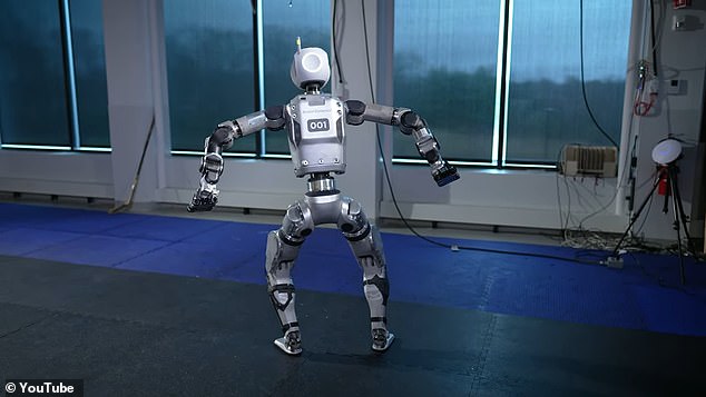 The new Atlas has power joints that can rotate 360 ​​degrees, so although it appears humanoid, it can move much more flexibly than the human body.