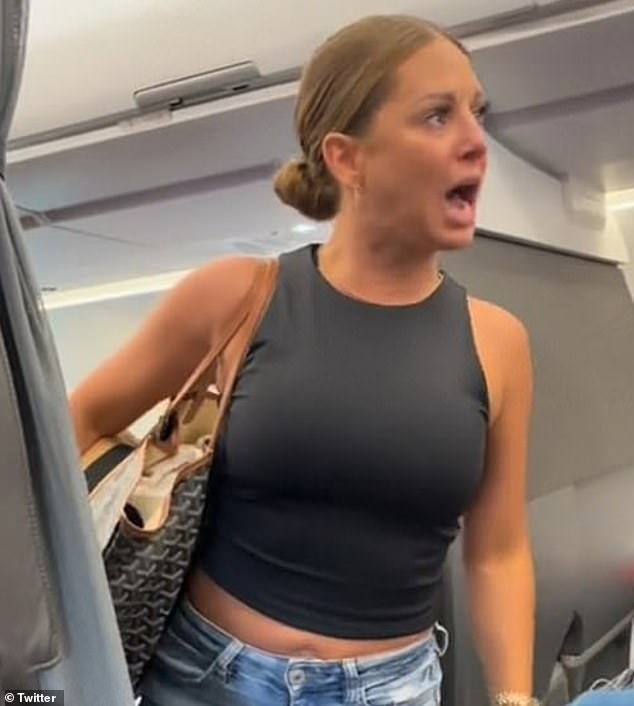 Gomas, who is in her early thirties, photographed in the middle of a crisis on a plane trying to leave Dallas-Fortworth Airport.