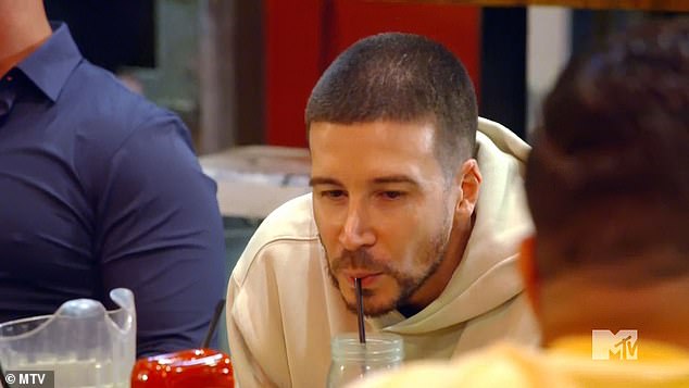 Vinny Guadagnino, 36, nearly derailed Pauly's plan to ease the tension when he brought up the infamous note during the eating contest and Sammi scolded him to stop.