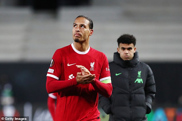 Virgil van Dijk applauds traveling fans after Liverpool's elimination from the Europa League
