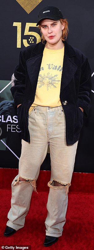 Tallulah kept it relatively casual as she wore a yellow graphic print t-shirt.