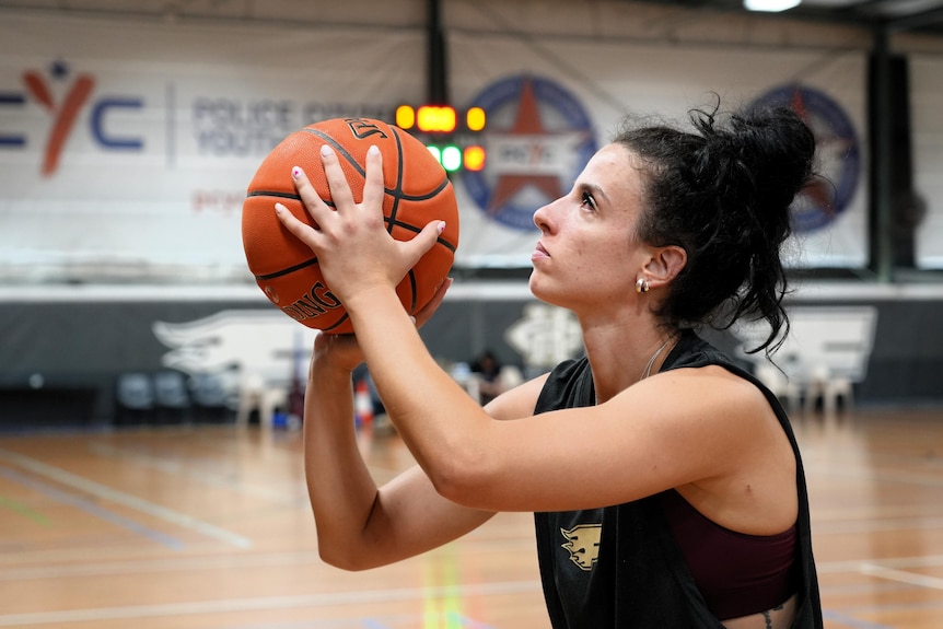 Sydney Flames basketball player Vanessa Panousis is ready to shoot the ball.