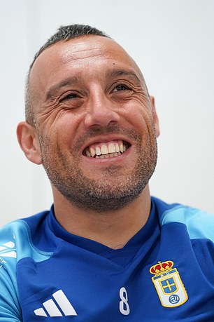 Cazorla agreed to sign for Oviedo as long as they do not pay him more than the minimum wage