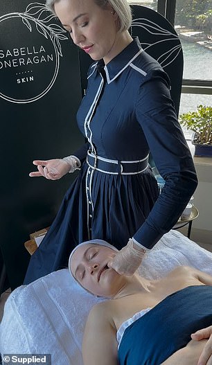 In the photo: The oral massage.  To do this, the beautician inserts her fingers into the client's mouth (with gloves) to gently massage the muscles.