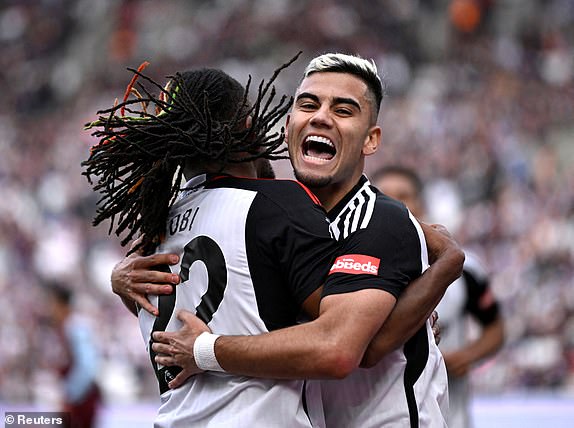 Soccer Football - Premier League - West Ham United v Fulham - London Stadium, London, Britain - April 14, 2024 Fulham's Andreas Pereira celebrates scoring their second goal with Alex Iwobi REUTERS/Tony Obrien NOT USED WITH AUDIO, VIDEO, DATA, LISTS FROM UNAUTHORIZED DEVICES, CLUB/LEAGUE LOGOS OR 'LIVE' SERVICES.  ONLINE IN-GAME USE LIMITED TO 45 IMAGES, NO VIDEO EMULATION.  NOT USED IN BETTING, GAMES OR SINGLE CLUB/LEAGUE/PLAYER PUBLICATIONS.  TPX IMAGES OF THE DAY