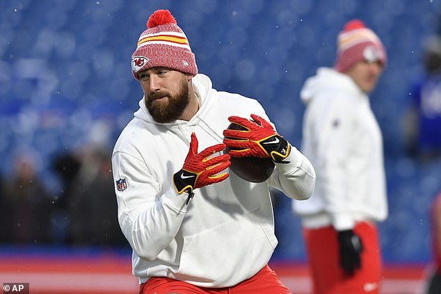 Travis Kelce scored two touchdowns against Buffalo with Jason and Taylor watching