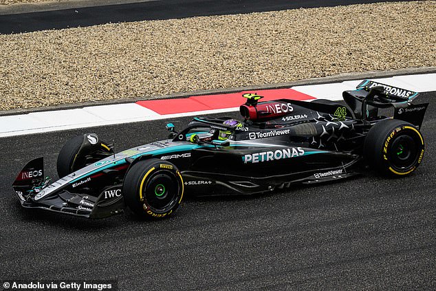 Lewis Hamilton took ninth place after a disastrous qualifying session